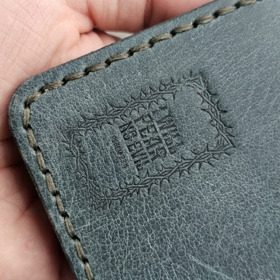 Vertical Full Grain Leather Card Holder – Eden Green — detail 2